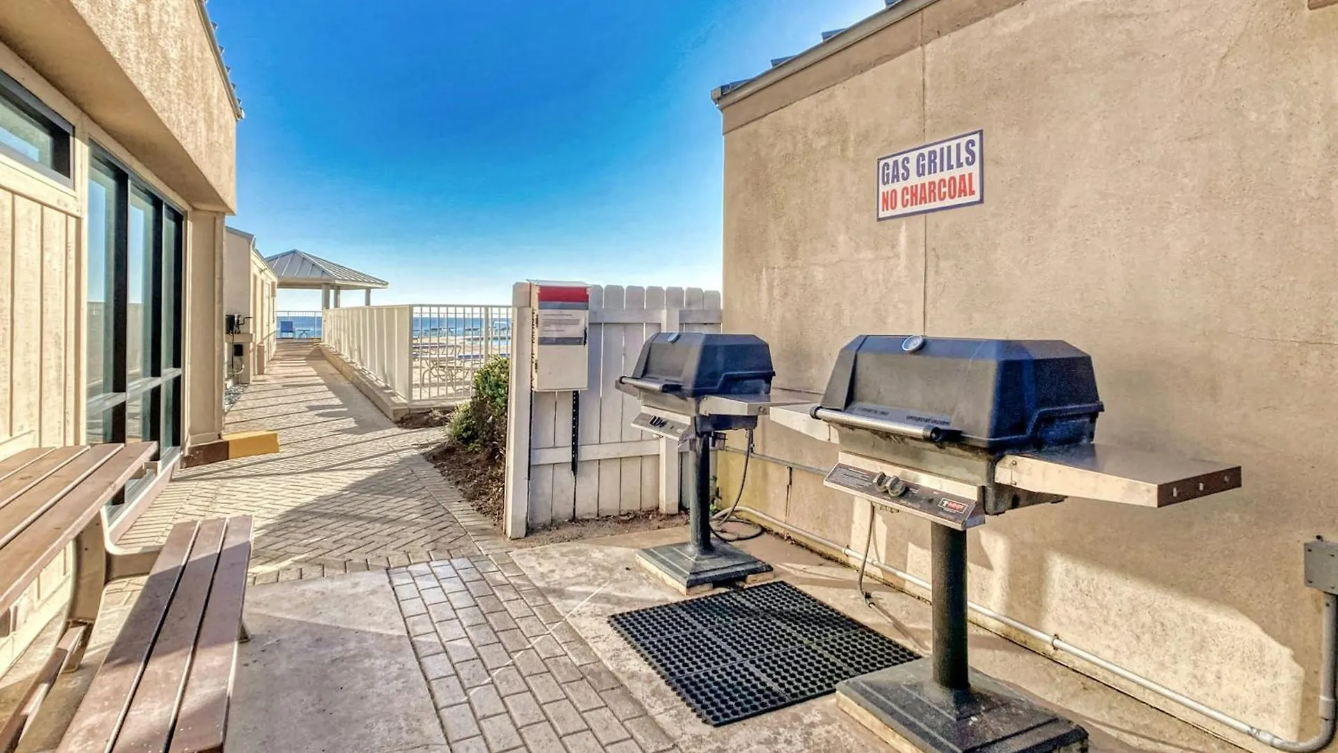 Beach House Condominiums D404 - Beachfront With Pool, Wifi, & Beach Service Destin United States
