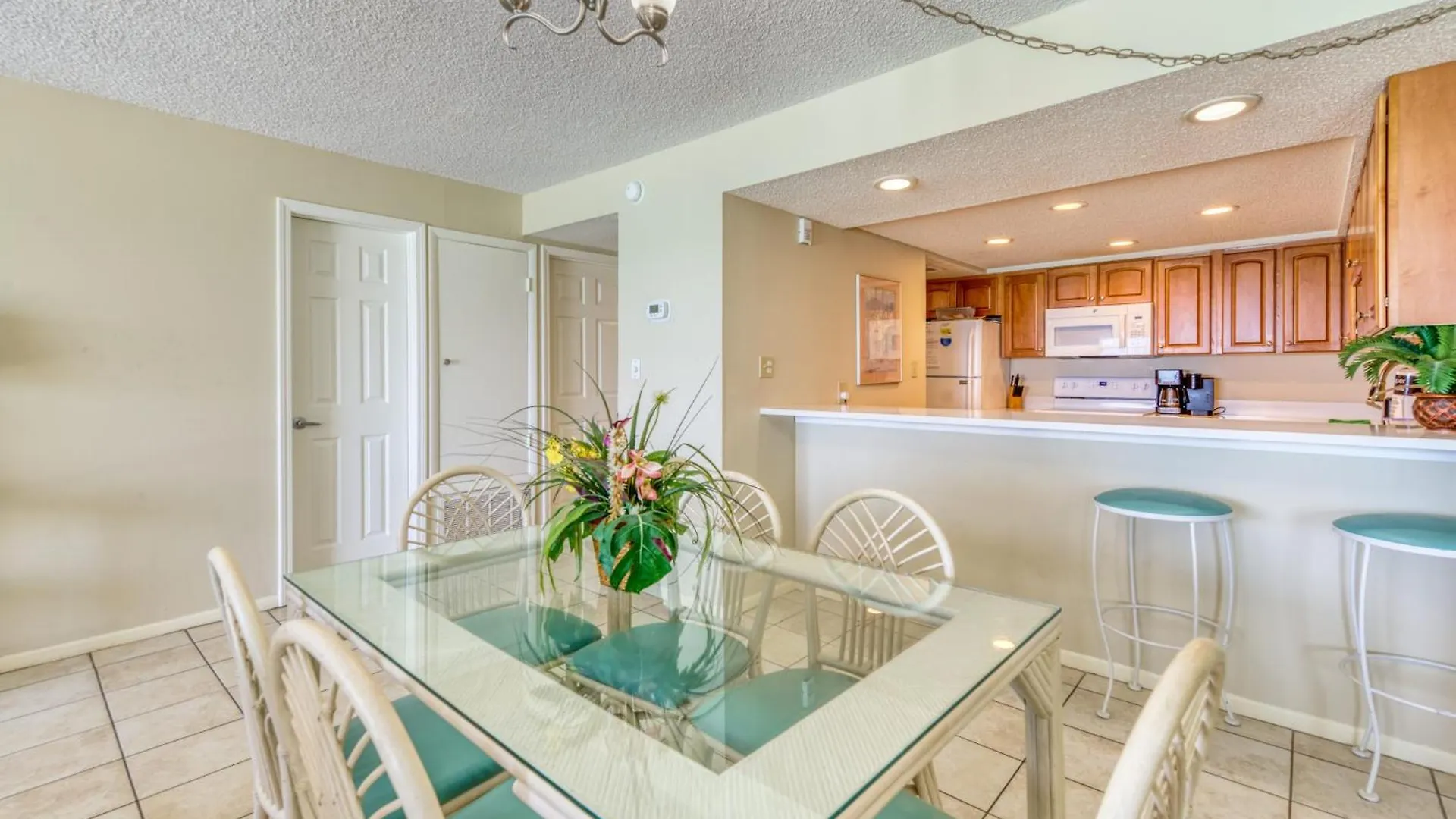 Beach House Condominiums D404 - Beachfront With Pool, Wifi, & Beach Service Destin 0*,  United States
