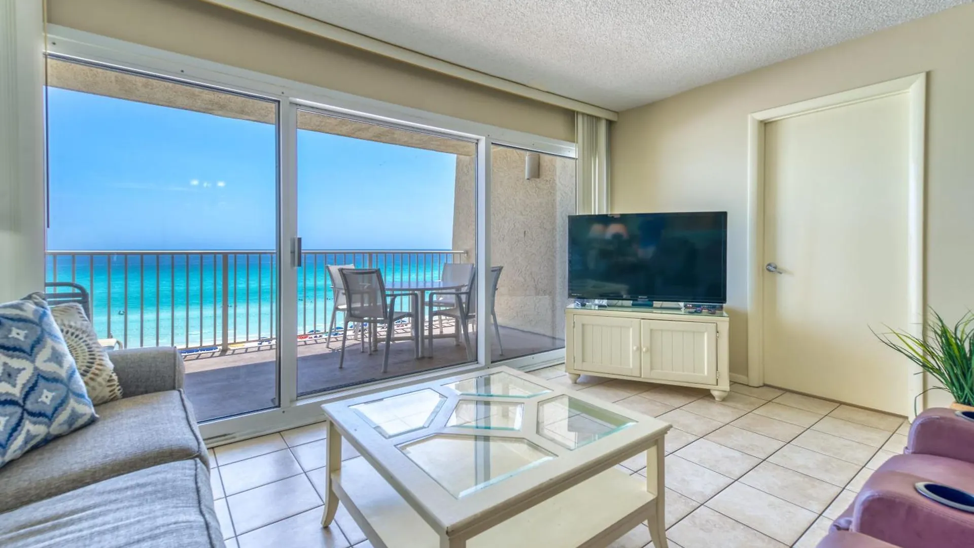 Beach House Condominiums D404 - Beachfront With Pool, Wifi, & Beach Service Destin Apartment