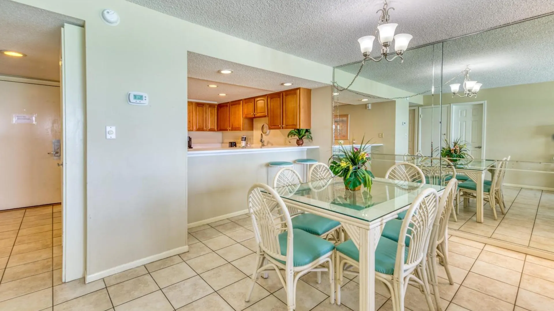 Beach House Condominiums D404 - Beachfront With Pool, Wifi, & Beach Service Destin