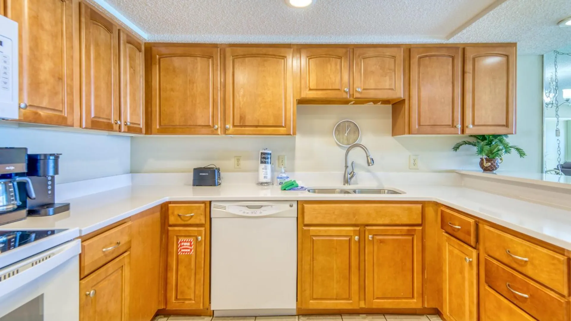 Beach House Condominiums D404 - Beachfront With Pool, Wifi, & Beach Service Destin