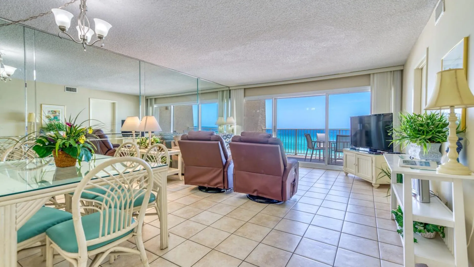 Beach House Condominiums D404 - Beachfront With Pool, Wifi, & Beach Service Destin
