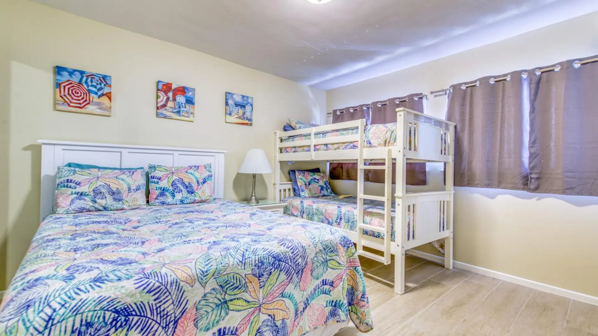 Apartment Beach House Condominiums D404 - Beachfront With Pool, Wifi, & Beach Service Destin