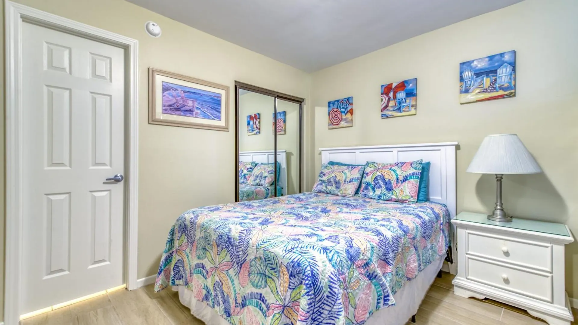Beach House Condominiums D404 - Beachfront With Pool, Wifi, & Beach Service Destin 0*,