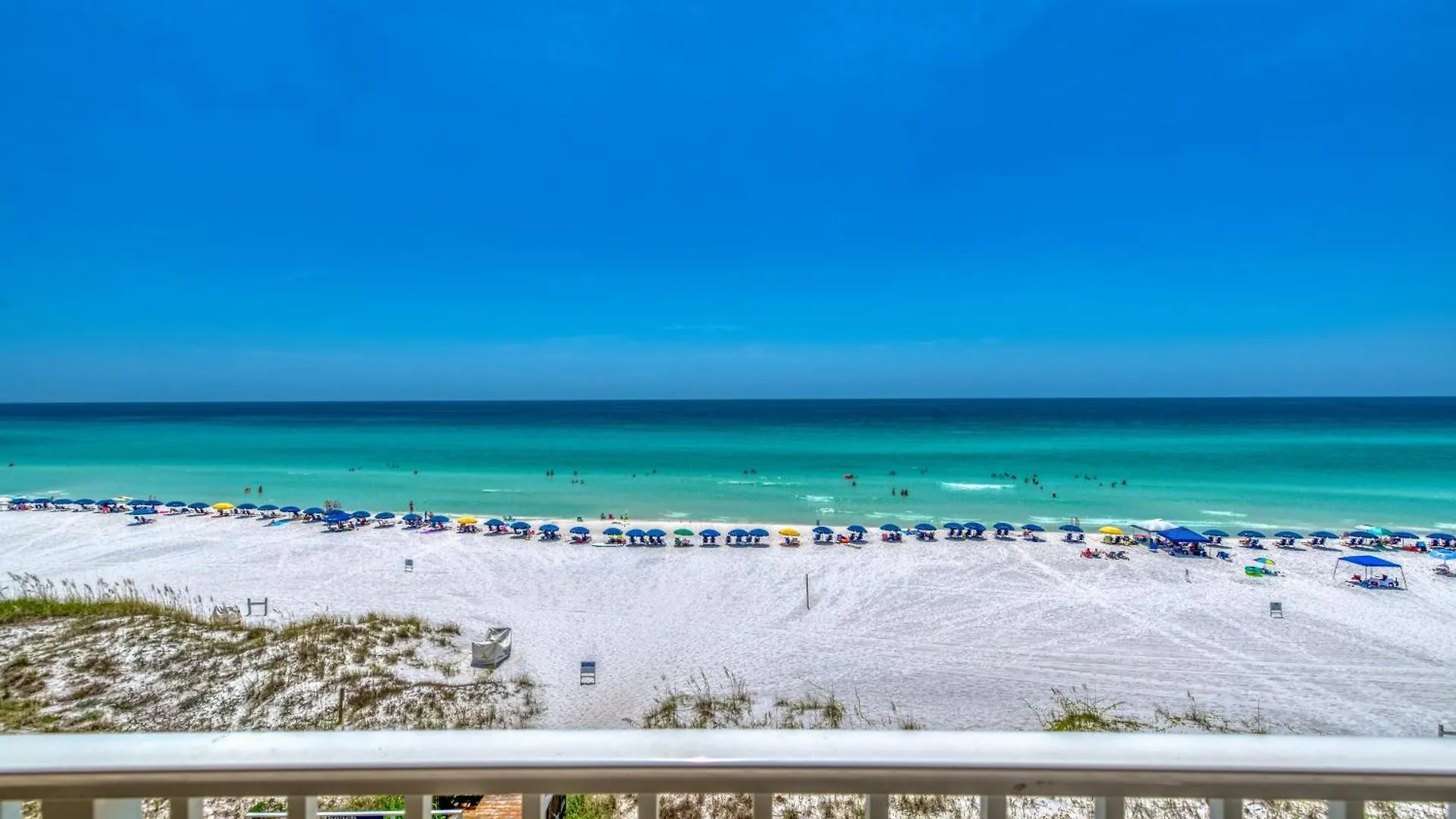 Beach House Condominiums D404 - Beachfront With Pool, Wifi, & Beach Service Destin Apartment