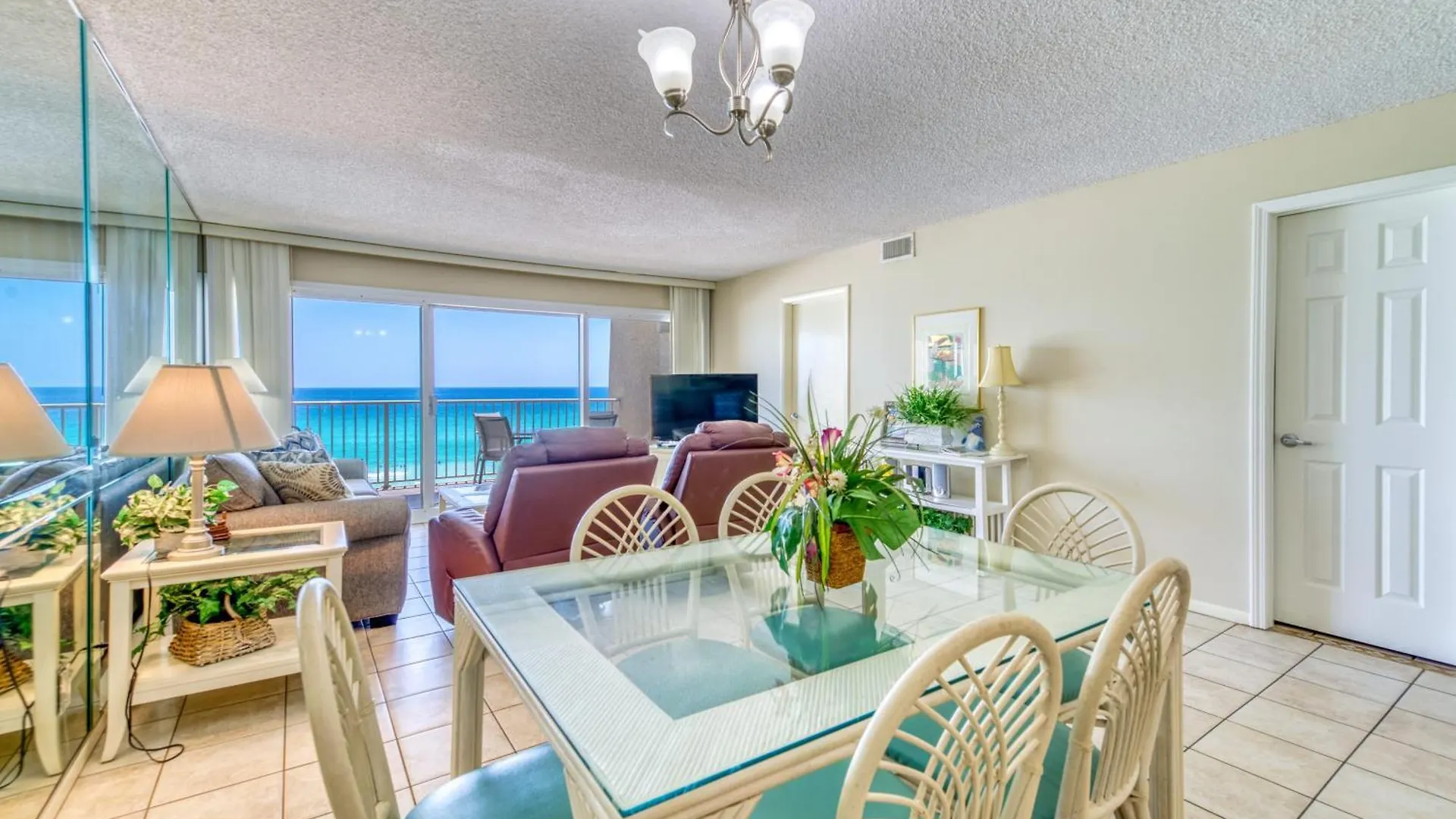 Apartment Beach House Condominiums D404 - Beachfront With Pool, Wifi, & Beach Service Destin