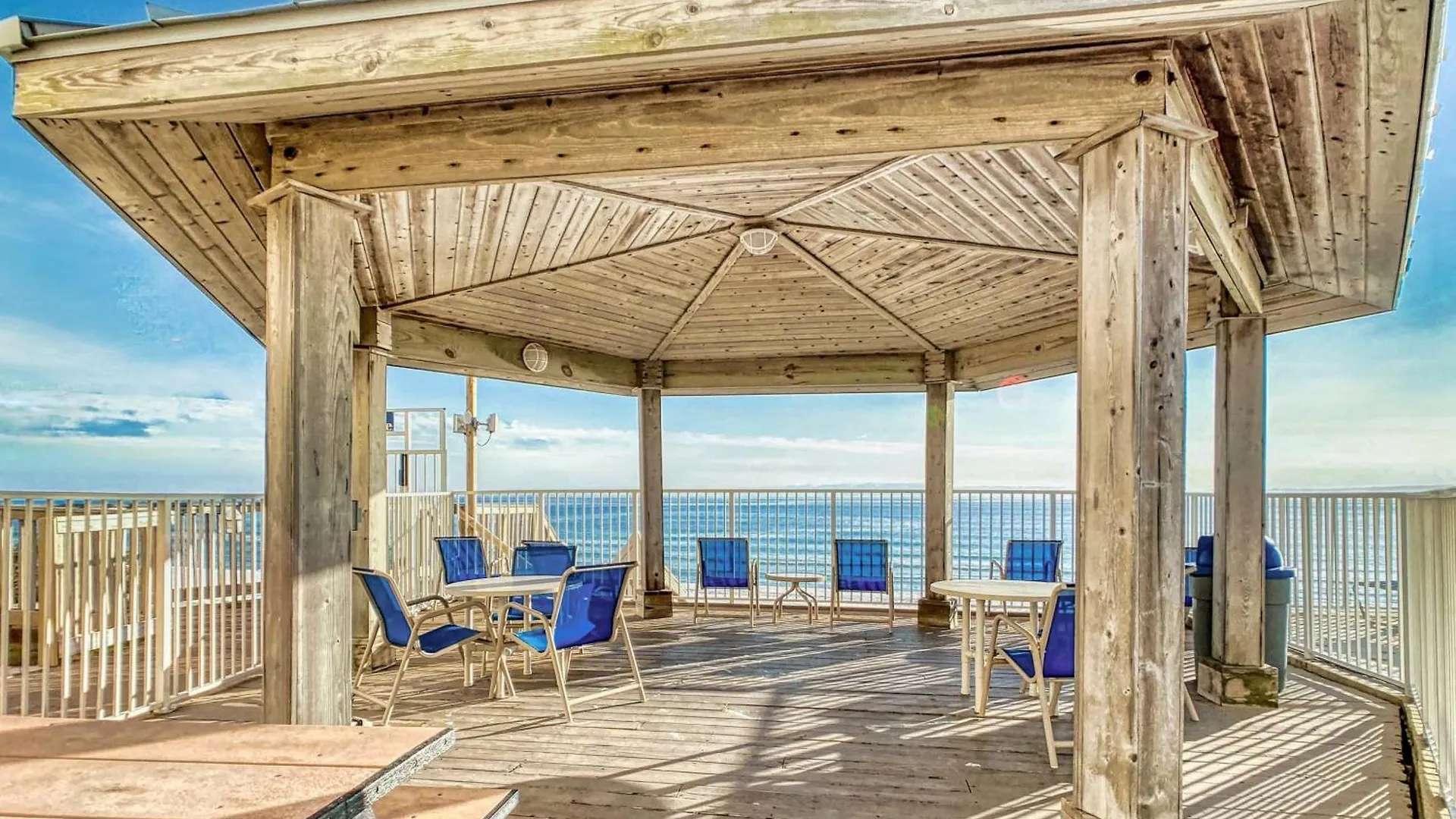 Apartment Beach House Condominiums D404 - Beachfront With Pool, Wifi, & Beach Service Destin