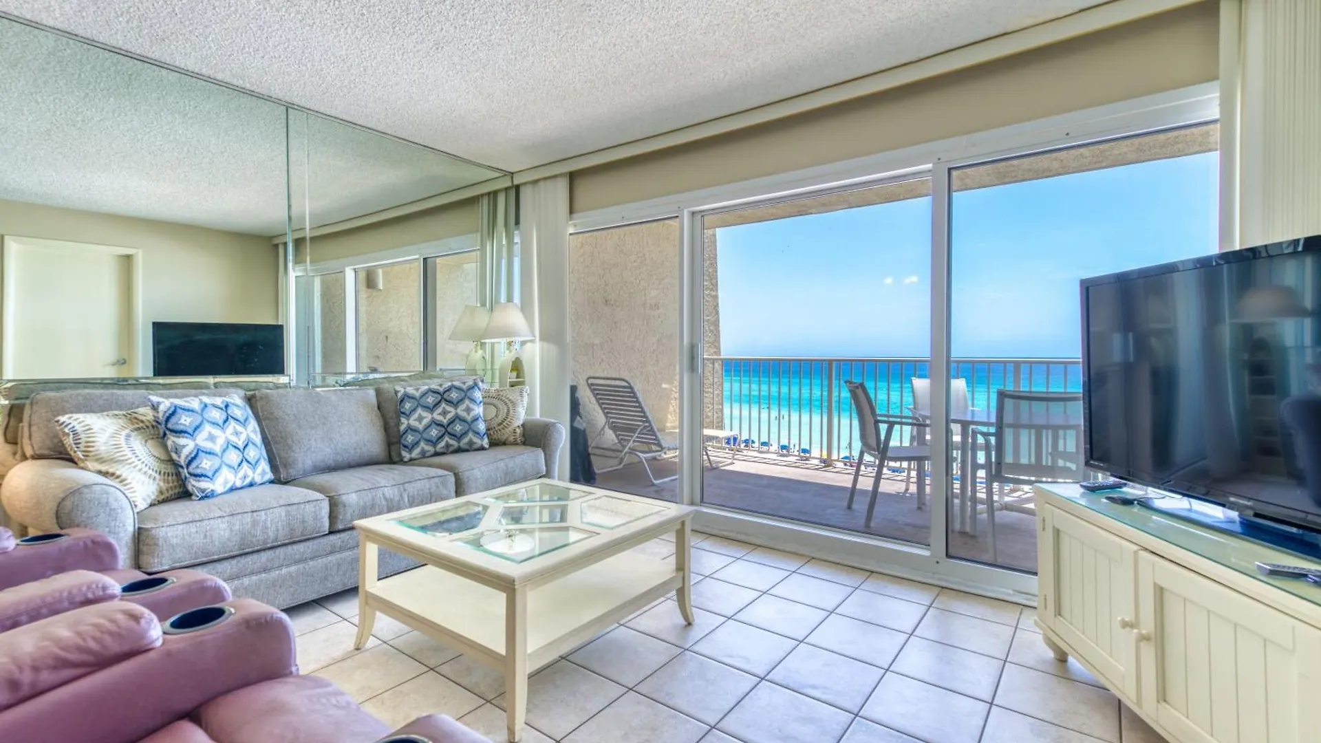 Beach House Condominiums D404 - Beachfront With Pool, Wifi, & Beach Service Destin 0*,