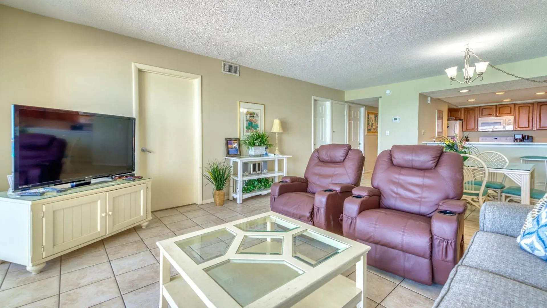 Beach House Condominiums D404 - Beachfront With Pool, Wifi, & Beach Service Destin